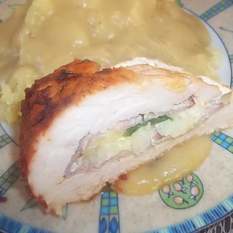 Krok 9 - Pieczona pierś z kurczaka z serem camembert foto