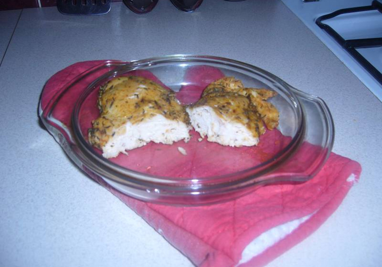 Pieczona pierś z kurczaka. foto