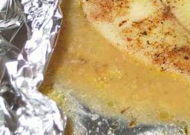 Fotografia przedstawiająca Pieczona ryba z serem i pieczarkami