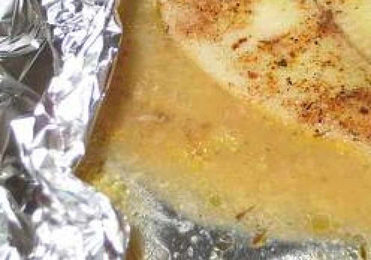 Pieczona ryba z serem i pieczarkami foto