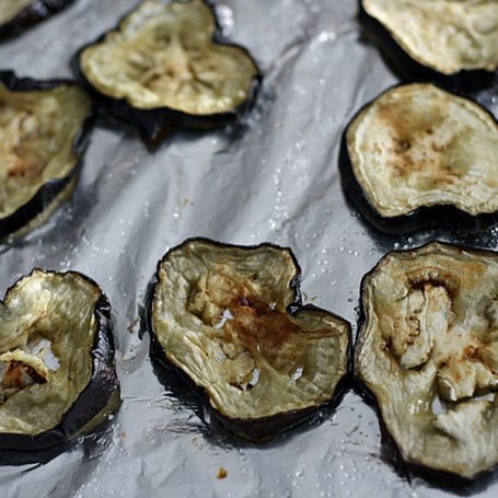 Krok 2 - Pieczone bakłażany z ciecierzycą i anchois foto
