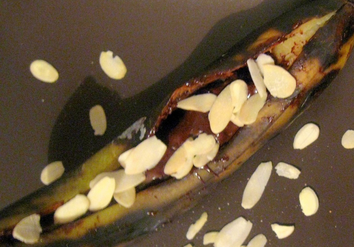 Pieczone banany z czekoladą foto