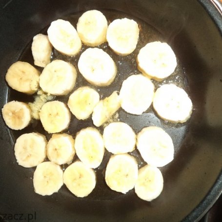 Krok 2 - pieczone banany z polewą mleczną foto