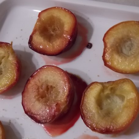 Krok 1 - Pieczone brzoskwinie z kremem malinowym i jagodami foto