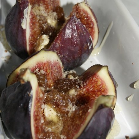 Krok 3 - Pieczone figi z miodem i orzechami foto