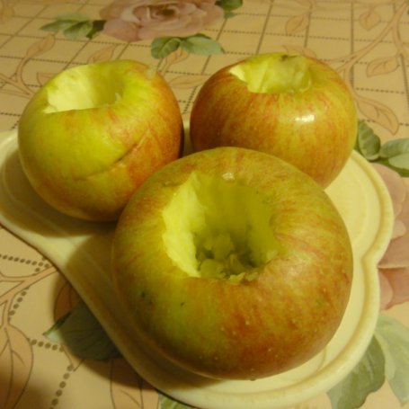 Krok 1 - Pieczone jabłka nadziewane orzechami foto
