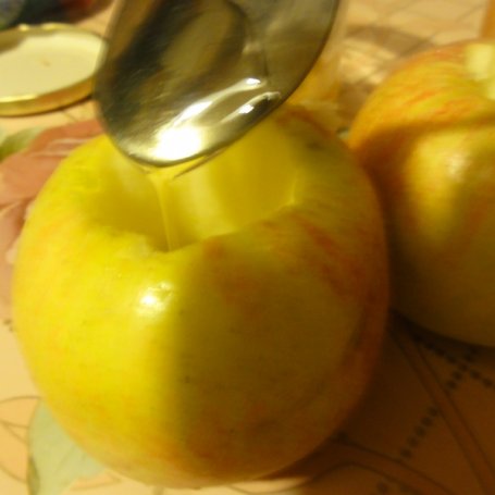 Krok 3 - Pieczone jabłka nadziewane orzechami foto
