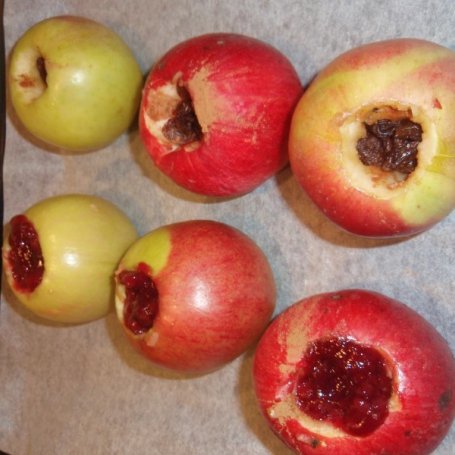 Krok 3 - Pieczone jabłka z cynamonem, rodzynkami i borówką foto
