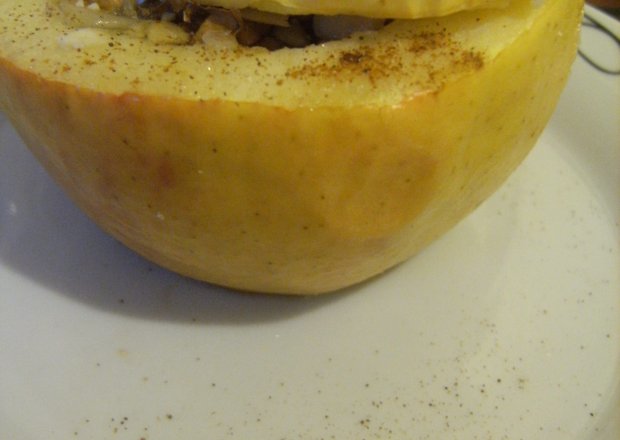 Fotografia przedstawiająca Pieczone jabłka z cynamonem