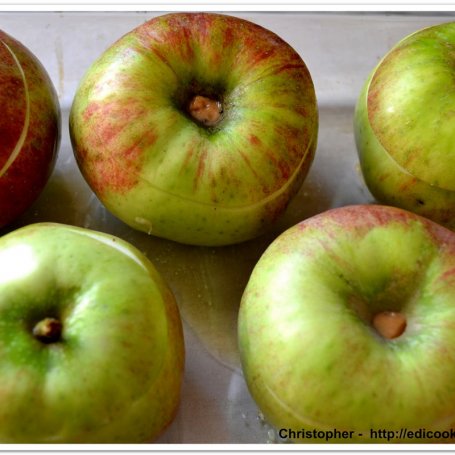 Krok 4 - Pieczone jabłka z lodami i polewą winno-jabłkową foto