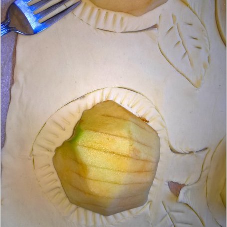 Krok 3 - Pieczone jabłka z marmoladą (w cieście) foto