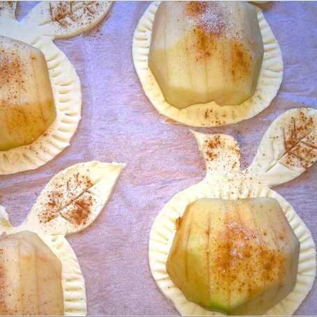 Krok 4 - Pieczone jabłka z marmoladą (w cieście) foto