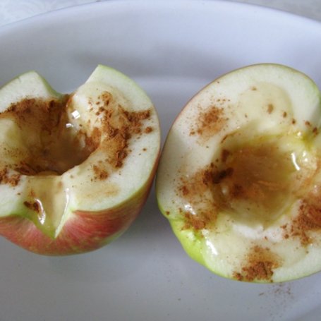 Krok 2 - Pieczone jabłka z miodem i cynamonem foto