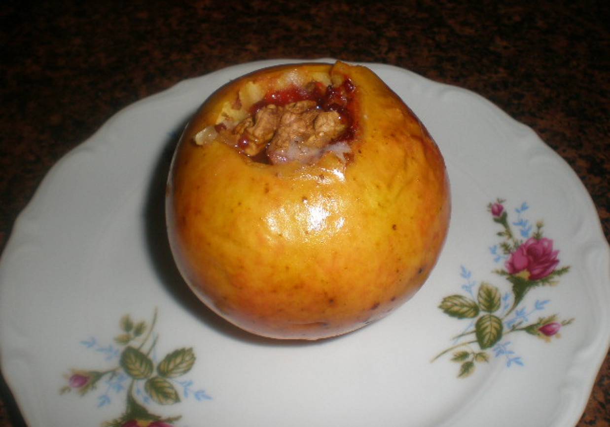 Pieczone jabłka z orzechami i konfiturą foto
