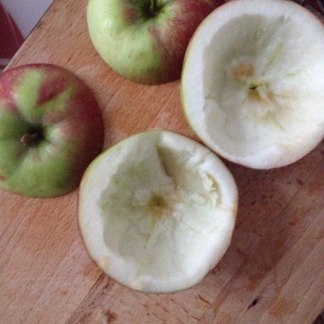 Krok 2 - Pieczone jabłka z twarogiem i goździkami foto