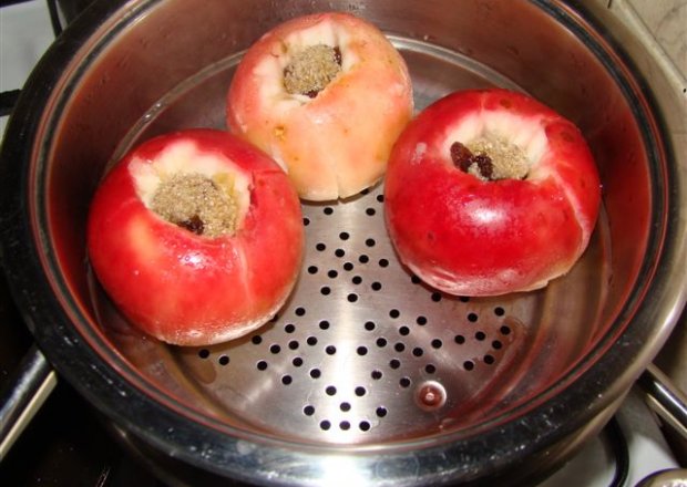 Fotografia przedstawiająca pieczone jabłka