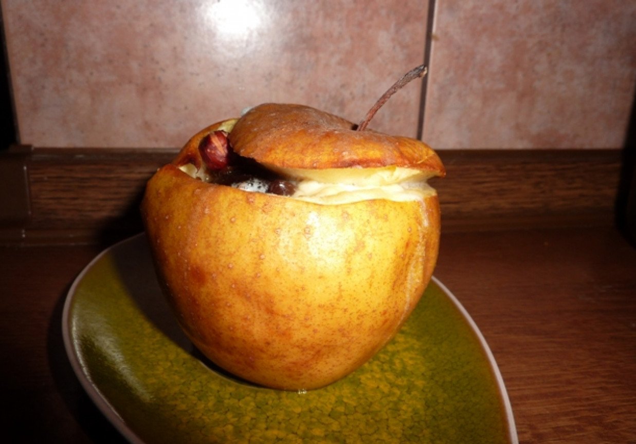 Pieczone jabłko z mascarpone i daktylami foto