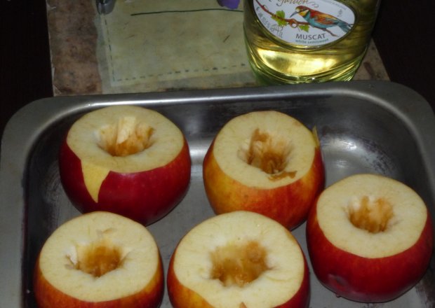 Fotografia przedstawiająca Pieczone jabłko