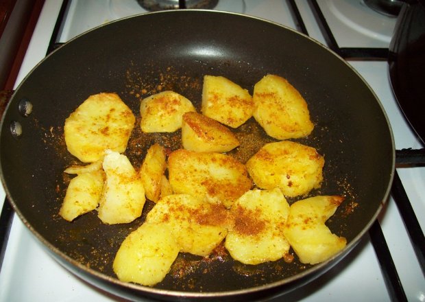 Fotografia przedstawiająca Pieczone kartofelki z curry