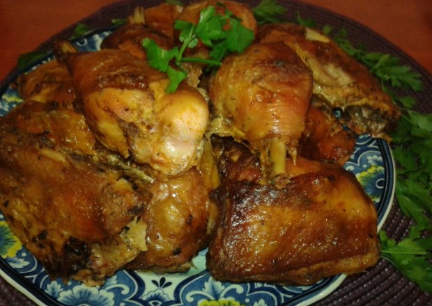 Fotografia przedstawiająca Pieczone kawałki kurczaka do obiadu