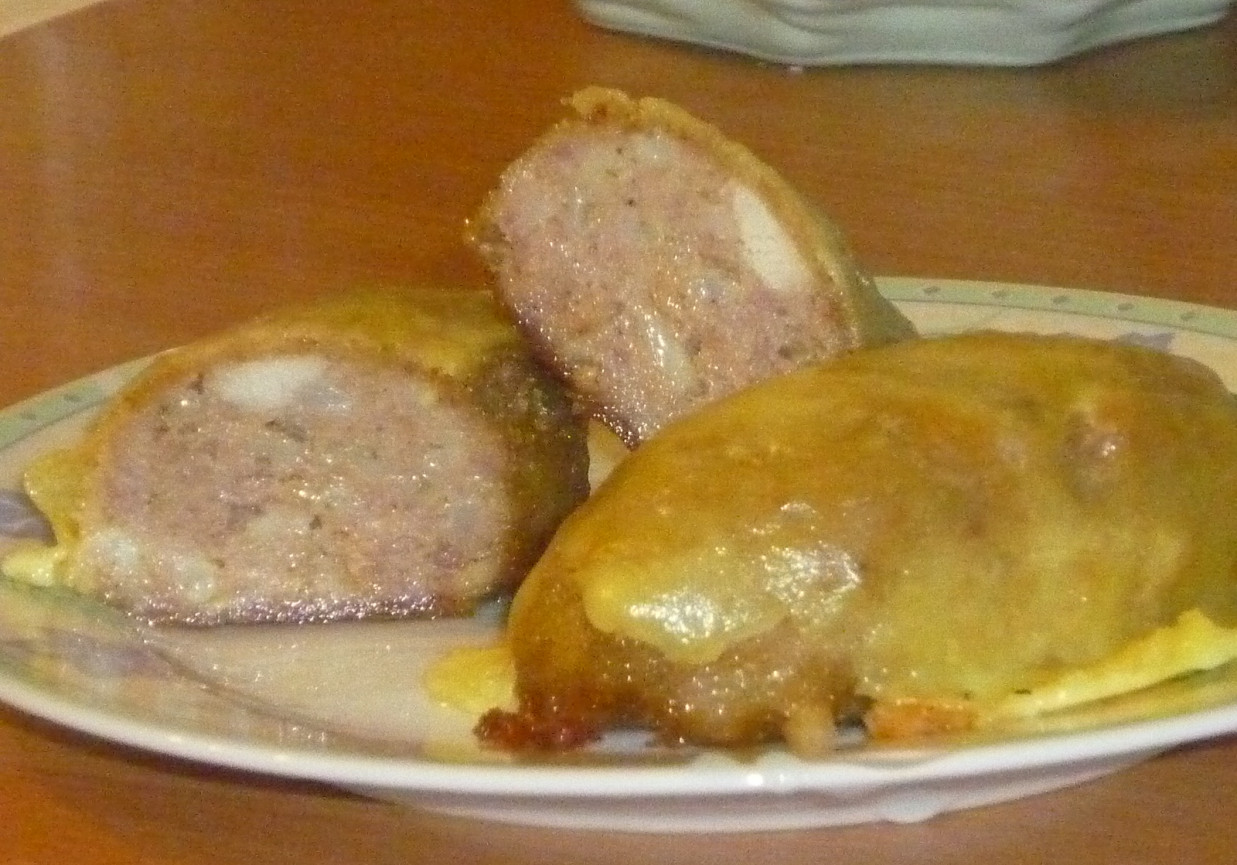 Pieczone mielone z pęczakiem i piersią z kurczaka otulone serem żółtym foto