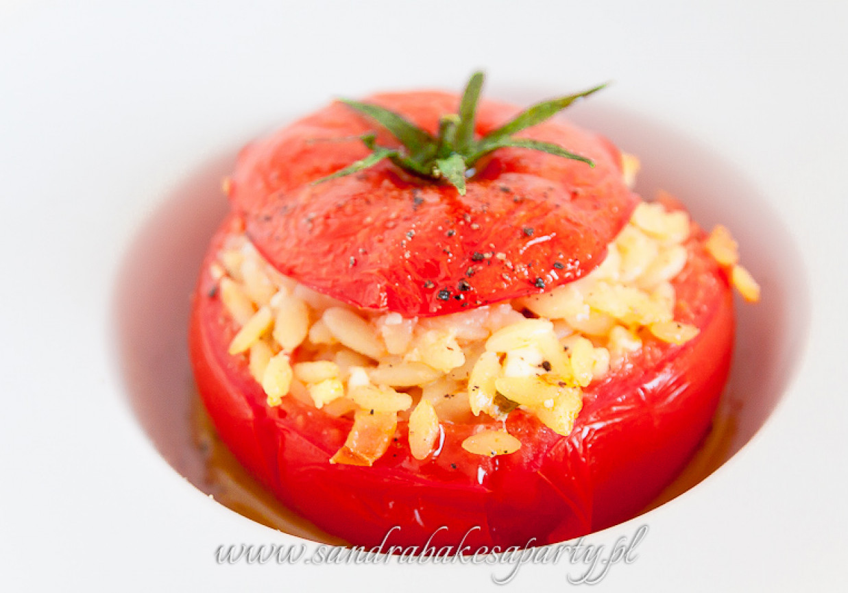 Pieczone, nadziewane pomidory foto