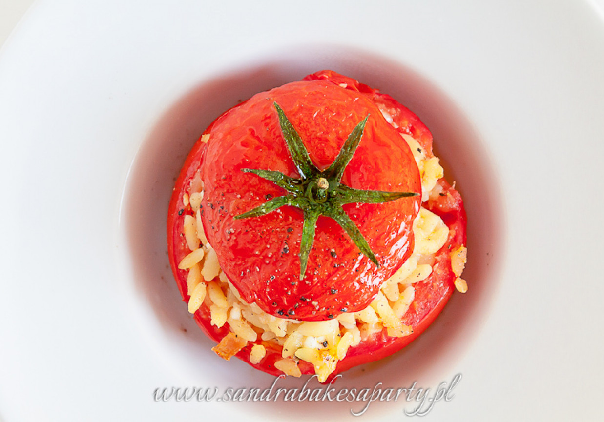 Pieczone, nadziewane pomidory foto