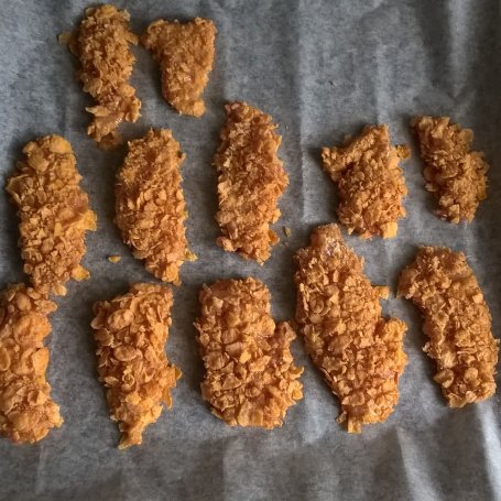 Krok 4 - Pieczone nuggetsy z kurczaka w panierce z płatków kukurydzianych foto