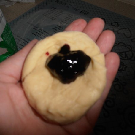Krok 3 - Pieczone pączki alla muffiny z nadzieniem jagodowym foto