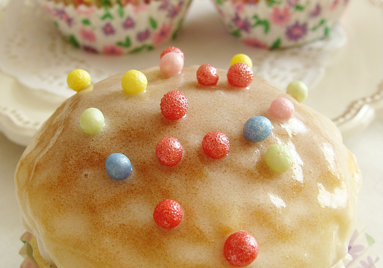 Pieczone pączki alla muffiny z nadzieniem jagodowym foto