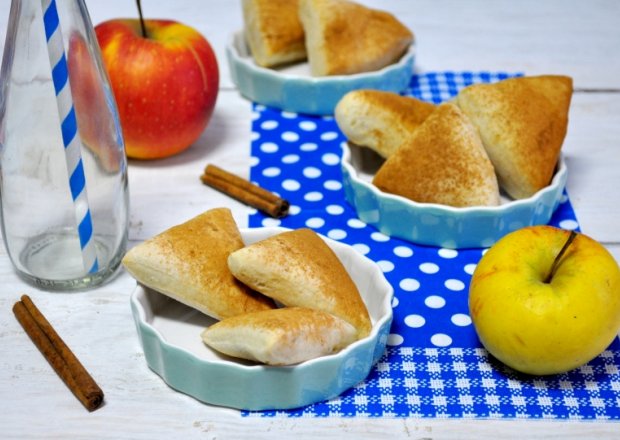 Fotografia przedstawiająca Pieczone pączki z jabłkami