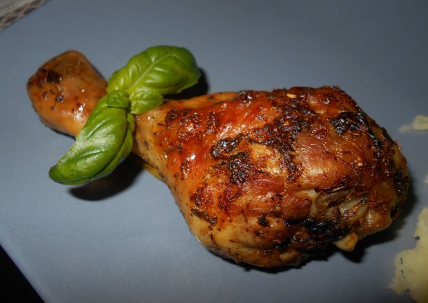 Fotografia przedstawiająca Pieczone pałki z kurczaka