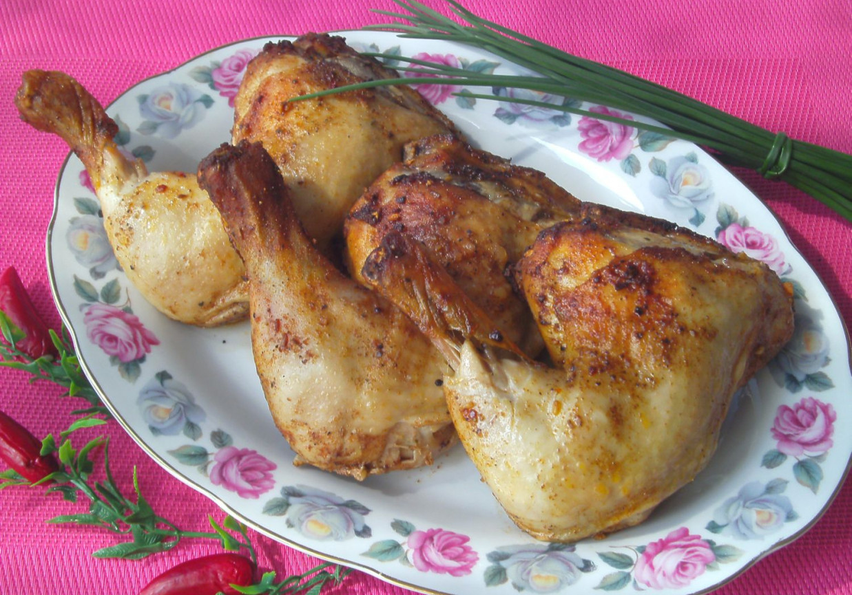 Pieczone paprykowe udka z kurczaka foto