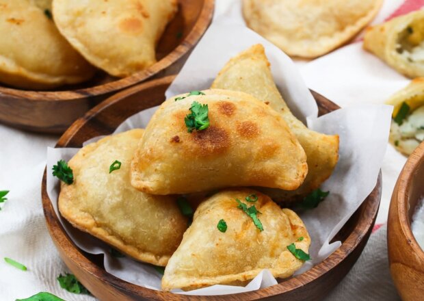 Fotografia przedstawiająca Pieczone pierogi ruskie