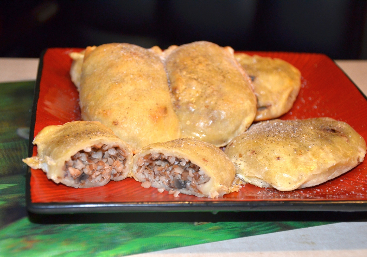 Pieczone pierogi z kaszą gryczaną foto