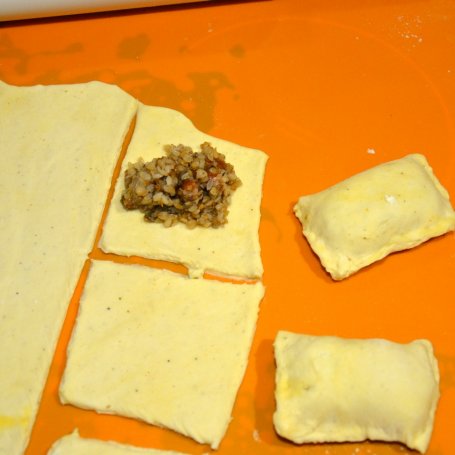 Krok 7 - Pieczone pierogi z kaszą gryczaną foto