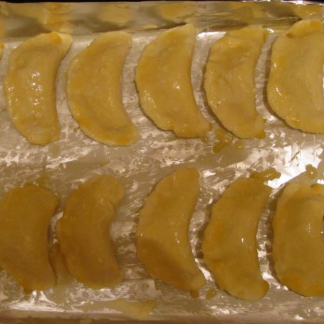 Krok 4 - Pieczone pierożki serowe z farszem grzybowo-kapuścianym foto