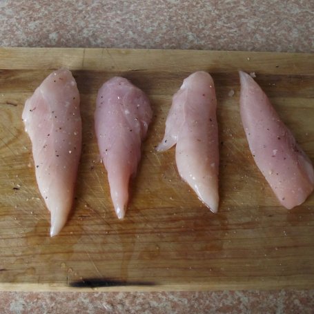 Krok 1 - Pieczone polędwiczki z kurczaka z mozzarellą i żurawiną  foto