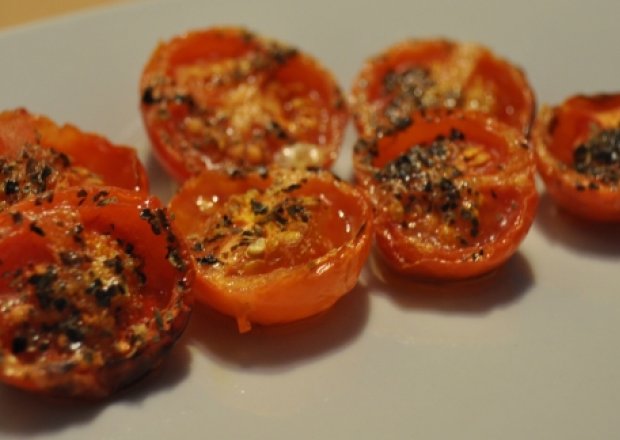 Fotografia przedstawiająca Pieczone pomidorki cherry