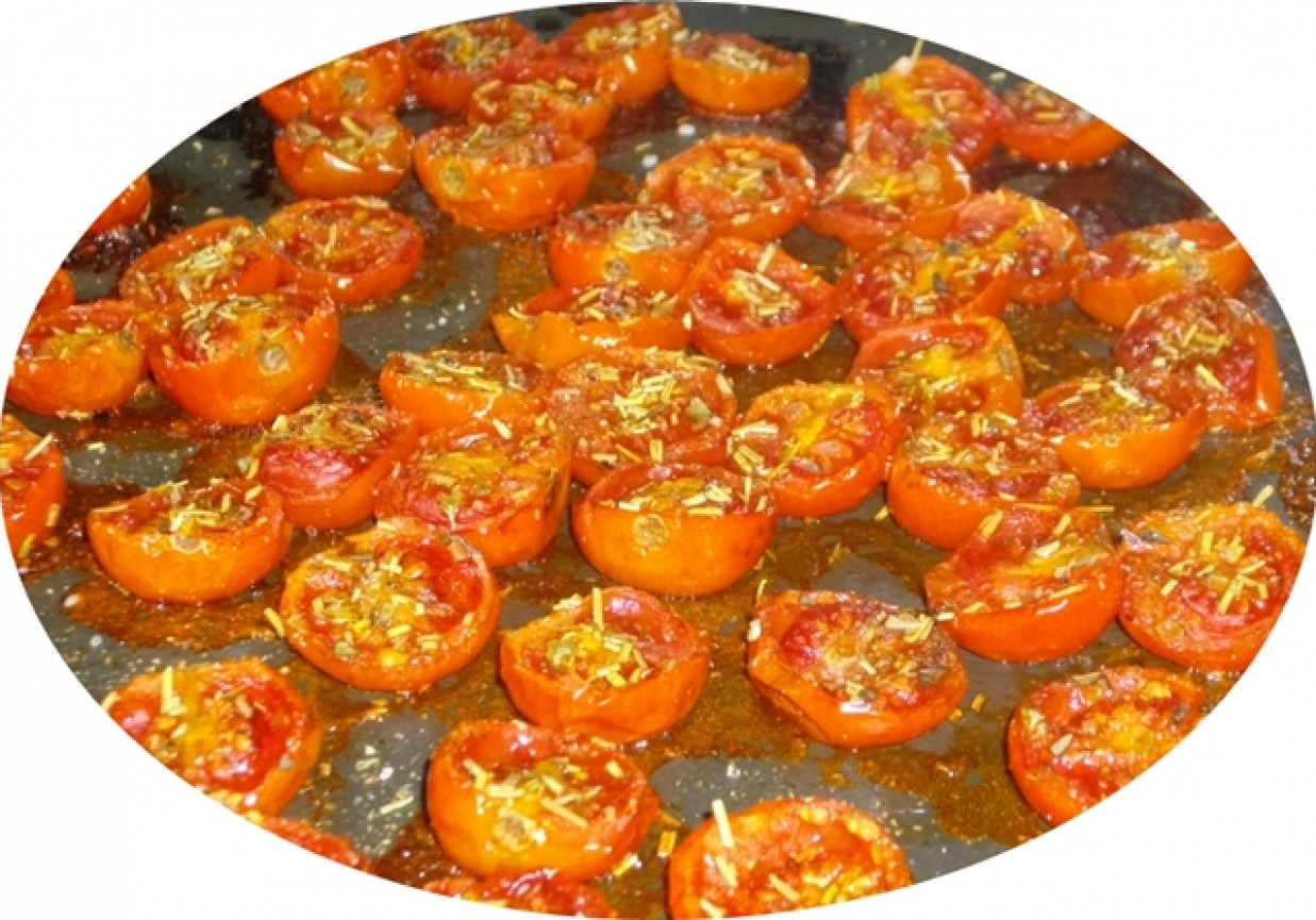 Pieczone pomidory koktajlowe foto