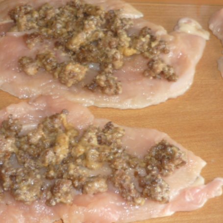 Krok 3 - Pieczone roladki z piersi kurczaka faszerowane mięsem mielonym foto