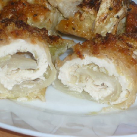 Krok 8 - Pieczone roladki z piersi kurczaka w kapuście pekińskiej foto