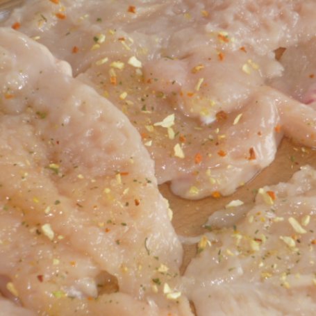 Krok 2 - Pieczone roladki z piersi kurczaka w  kapuście  pekińskiej foto