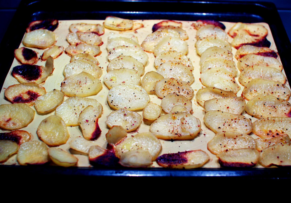 Pieczone talarki ziemniaków foto
