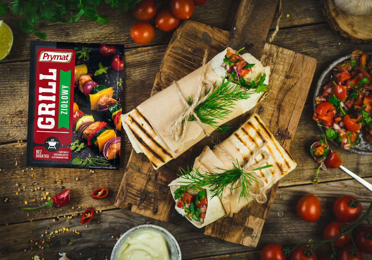 Pieczone tortille rybne z salsą foto