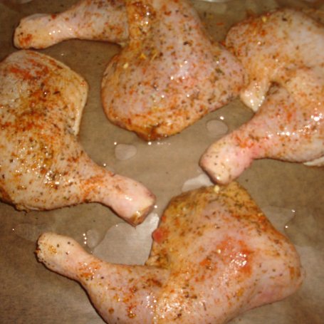 Krok 3 - Pieczone udka z kurczaka z chrupiącą skórką foto