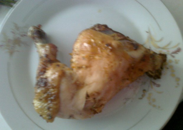 Fotografia przedstawiająca Pieczone udka z kurczaka