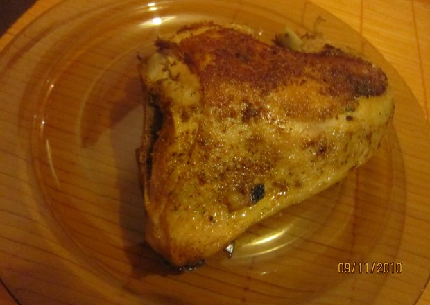 Fotografia przedstawiająca Smażone udko z kurczaka