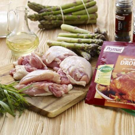 Krok 1 - Pieczone udźce z kurczaka ze szparagami i dipem jogurtowo-ziołowym foto