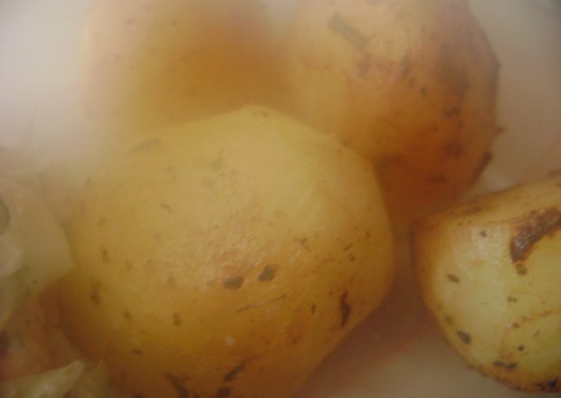 Fotografia przedstawiająca pieczone ziemniaczki